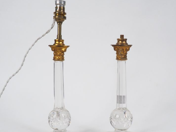 Paire de bougeoirs en cristal et bronze en forme de colonne corinthien