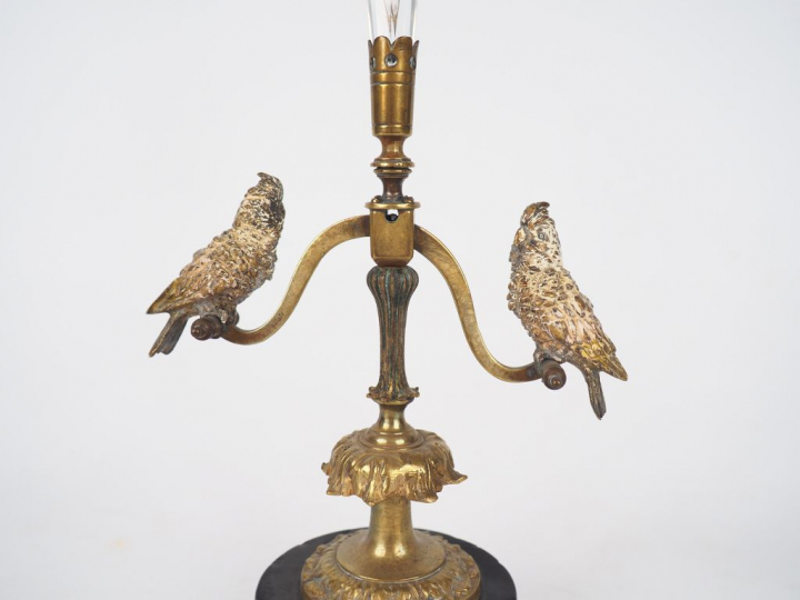 Vase soliflore 1900 en bronze et cristal, à décor de hara se balançant