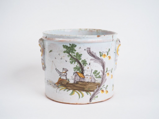 Vente aux enchères 	Joli rafraichissoir fin XVIIIème en faïence, à décor polychrome de pê