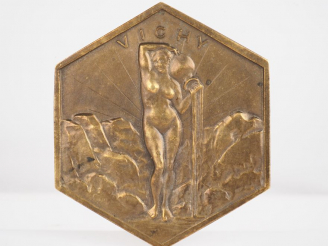Vente aux enchères Plaque en bronze "Ville de Vichy".