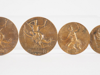 Vente aux enchères Ensemble comprenant quatres médailles en bronze : - Exposition univers
