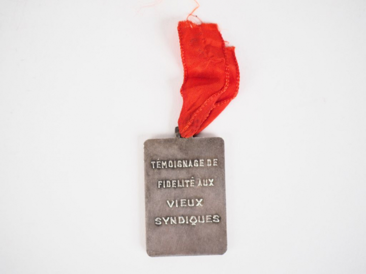 Médaille en métal argenté "Unité CGT/Témoignage de fidélité aux vieux 