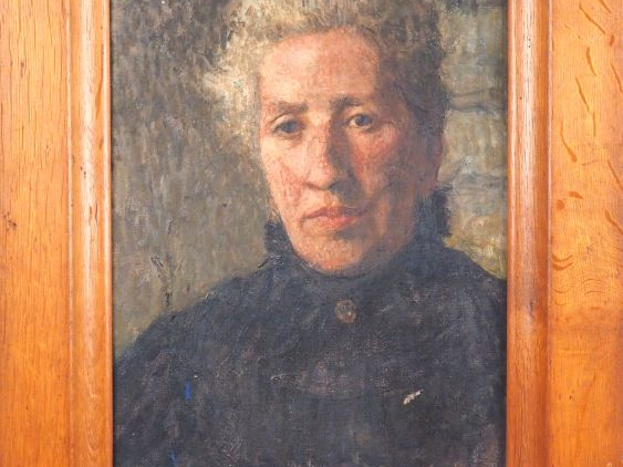 Ecole française XXème "Portrait de femme à la robe noire" Huile sur to