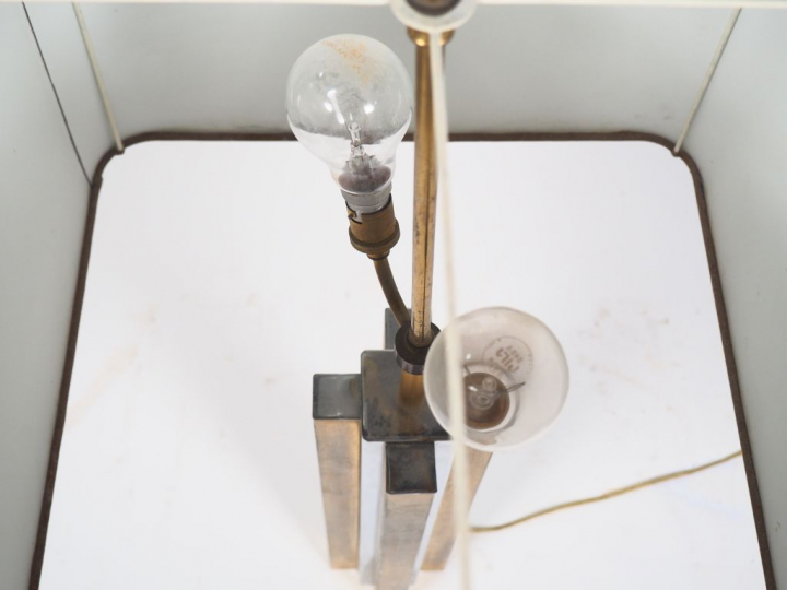 Lampe 1970 en métal chromé. H. 86 cm