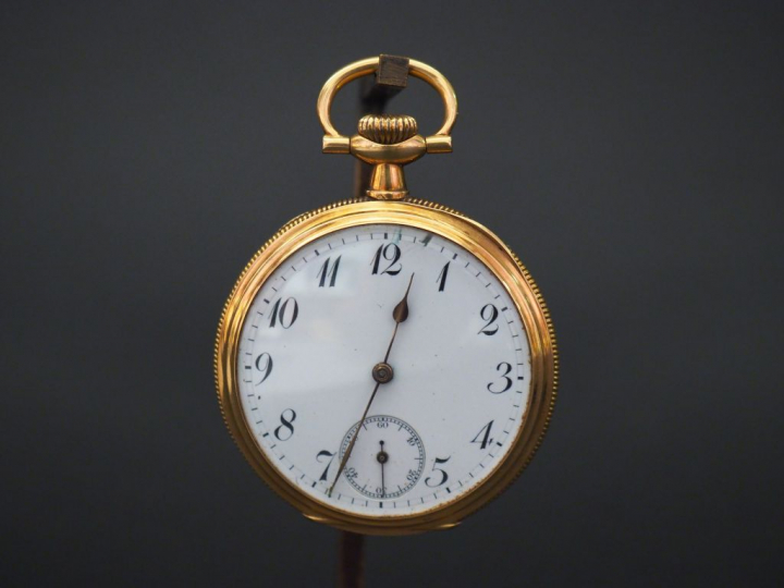 Montre de gousset en or jaune. Cadran à chiffres arabes pour les. heur