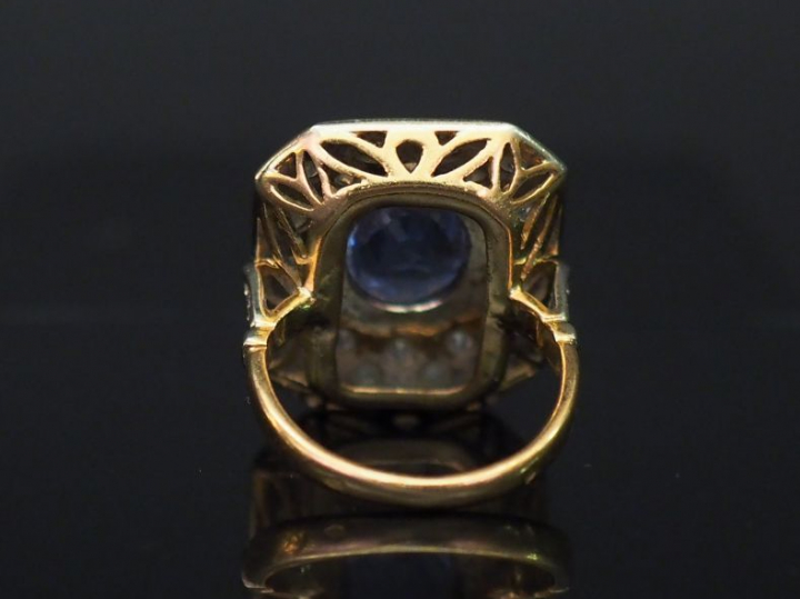 Bague de style Art déco de forme octogonale en or jaune, sertie en son