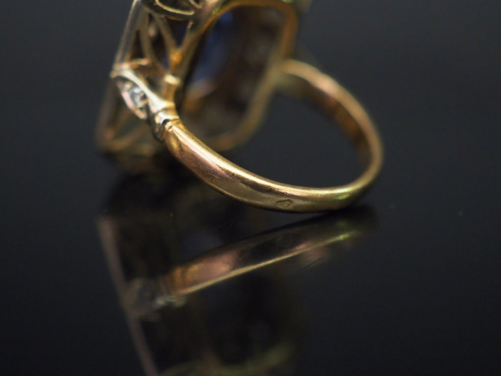 Bague de style Art déco de forme octogonale en or jaune, sertie en son