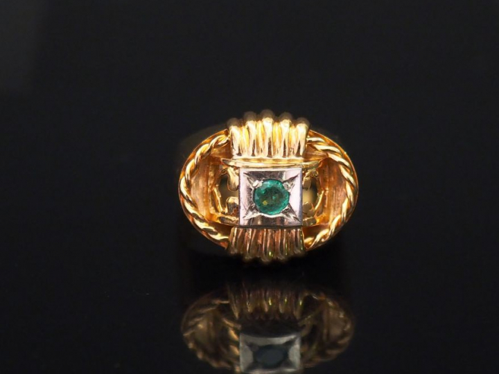 Bague tank de style 1940 en or jaune, à décor de godrons et sertie en 