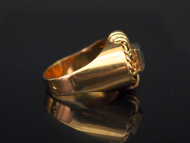 Bague tank de style 1940 en or jaune, à décor de godrons et sertie en 