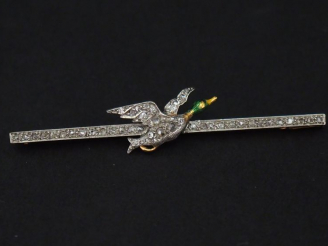 Vente aux enchères Broche barrette en or jaune, diamant et émail vert et jaune, à décor e