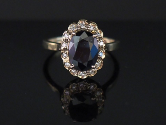 Vente aux enchères Bague marguerite en platine et or blanc, sertie en son centre d'un sap
