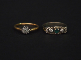 Vente aux enchères Ensemble comprenant :  - une bague solitaire en or jaune, sertie en so
