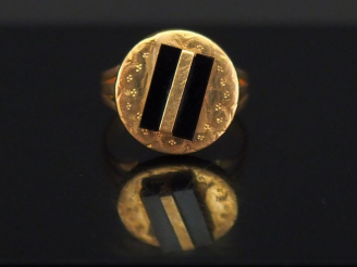 Vente aux enchères Bague Napoléon III en or jaune et onyx noir, à décor de motif géométri