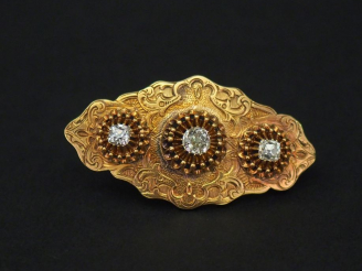 Vente aux enchères Broche polylobée Napoléon III en or jaune, à décor de rinceaux et sert