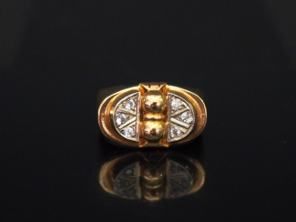 Vente aux enchères Bague tank en or jaune, sertie de six pierres à l'imitation du diamant