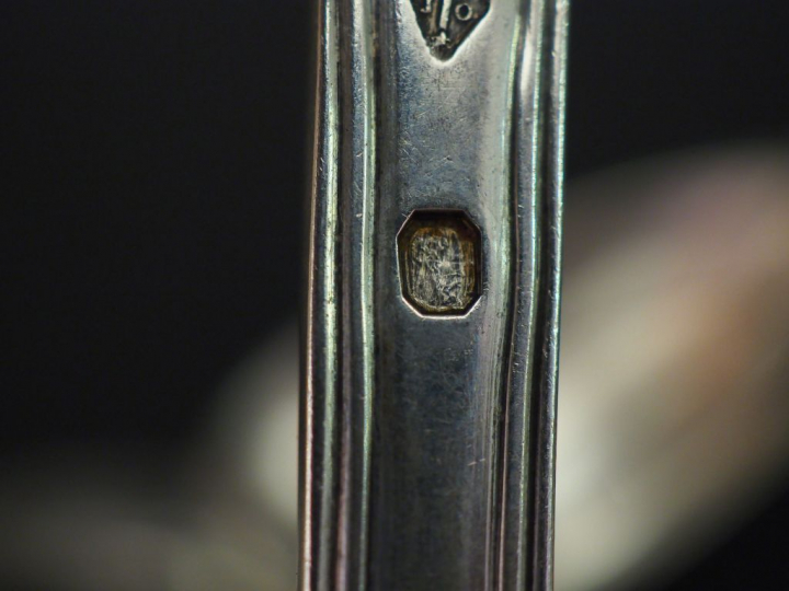 Ensemble comprenant :  - un grand couvert Restauration en argent, poin