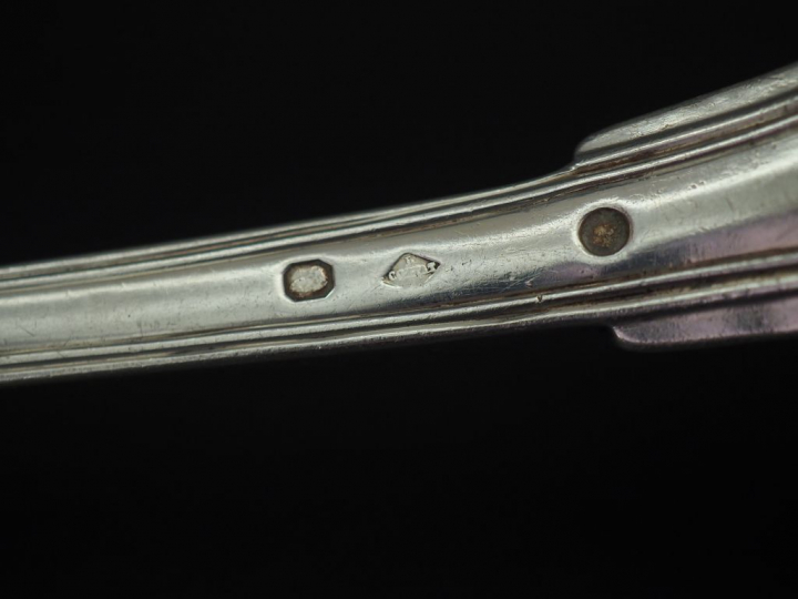 Louche en argent Restauration, poinçon Vieillard, modèle à filet. Mono