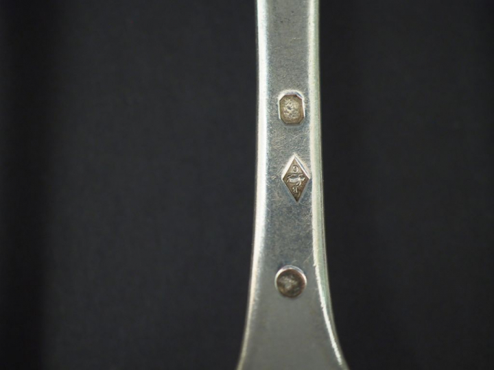 Suite de cinq grands couverts Restauration en argent, poinçon Vieillar