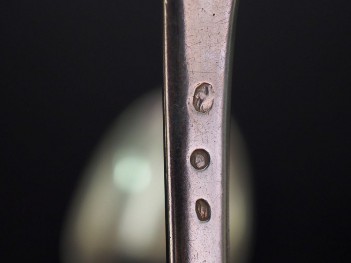 Ensemble comprenant :  - une suite de trois grandes cuillères Restaura