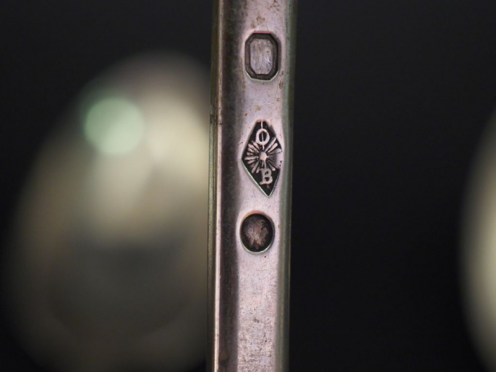 Ensemble comprenant :  - une suite de trois grandes cuillères Restaura