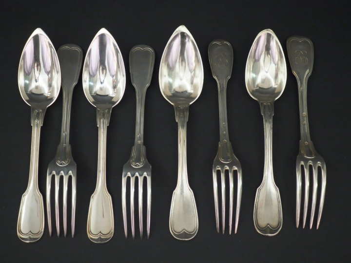 Ensemble comprenant :  - deux grands couverts Restauration en argent, 