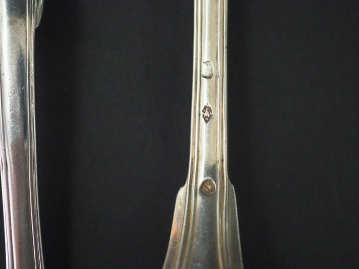 Ensemble comprenant :  - un grand couvert Restauration en argent, poin