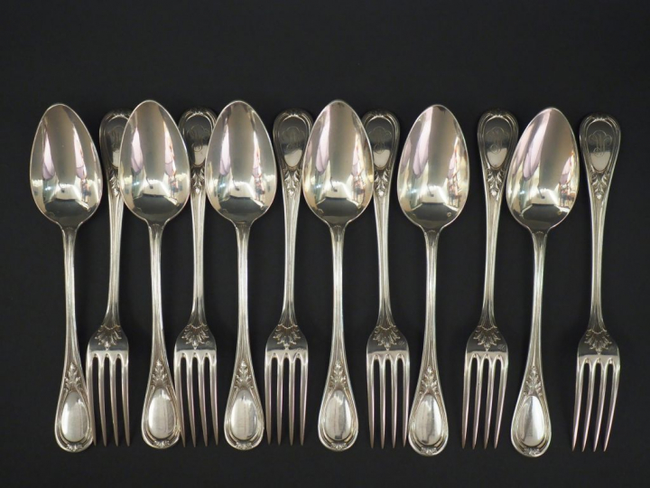 Suite de six grands couverts en argent, poinçon Minerve, modèle feuill