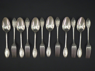 Vente aux enchères Suite de six couverts à entremets de style Louis XVI en argent, poinço