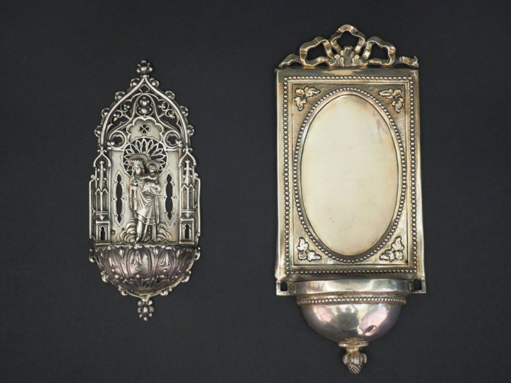Bénitier de style Louis XVI en argent, à décor de nœud de ruban, de ra