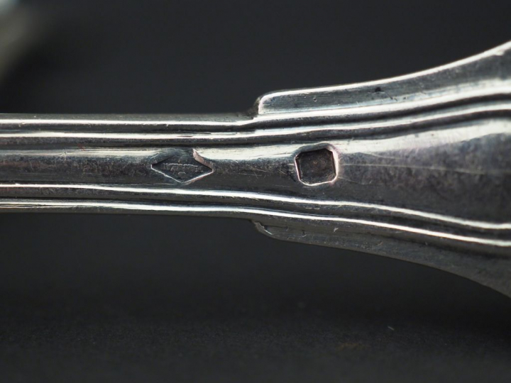 Suite de six grands couverts et une grande fourchette en argent, poinç