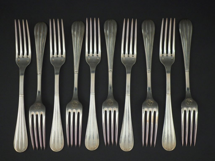 Suite de dix grandes fourchettes de style Art déco en argent, poinçon 