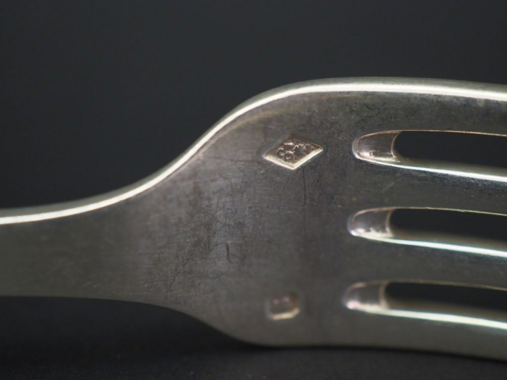 Suite de dix grandes fourchettes de style Art déco en argent, poinçon 