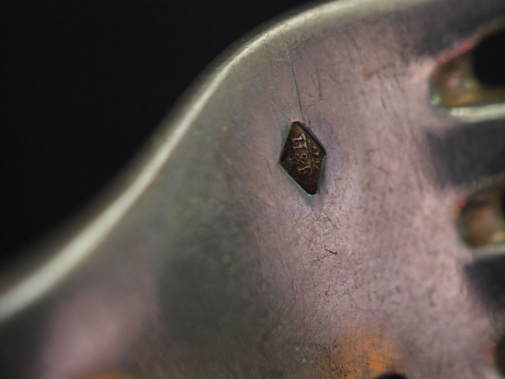 Ensemble comprenant :  - un grand couvert et une cuillère en argent, p