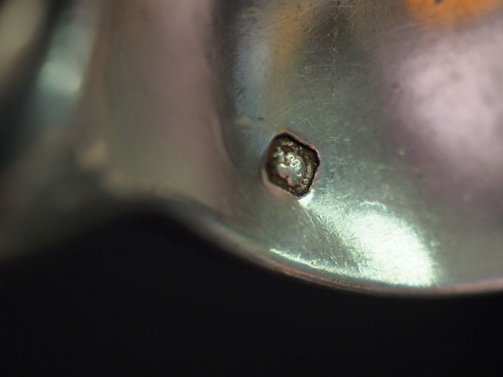 Ensemble comprenant :  - un couvert à entremets en argent, poinçon Min