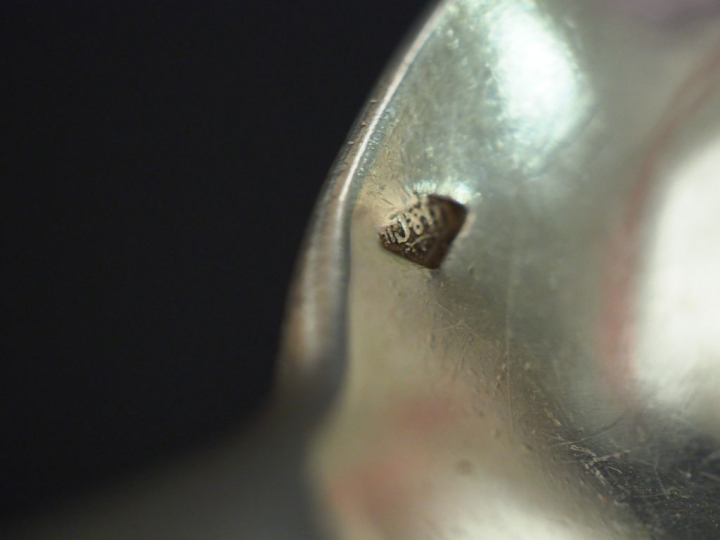 Ensemble comprenant :  - un couvert à entremets en argent, poinçon Min