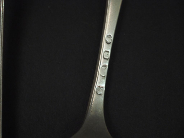 Ensemble de couvert en argent ou vermeil, poinçons et modèles dépareil