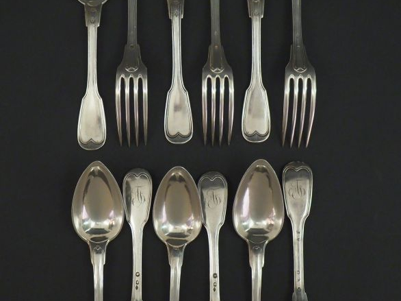 Ensemble comprenant :  - trois grands couverts en argent, poinçon Mine