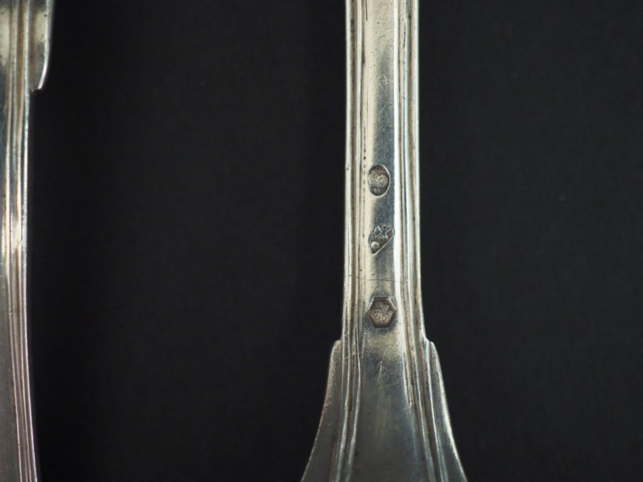 Ensemble comprenant :  - trois grands couverts en argent, poinçon Mine