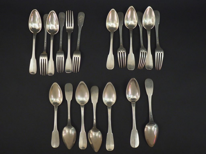 Ensemble comprenant :  - deux grands couverts et deux fourchettes en a