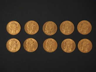 Vente aux enchères Dix pièces de 20 Francs or, 1907 (x5) et 1909 (x5). FRAIS ACHETEURS 5%