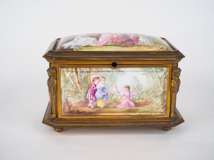 Grand coffret à bijoux Napoléon III de style Louis XVI en bronze et ém