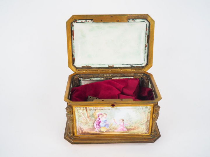Grand coffret à bijoux Napoléon III de style Louis XVI en bronze et ém