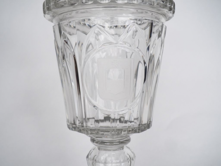 Grand drageoir de forme calice en cristal à décor de cannelures et d’a