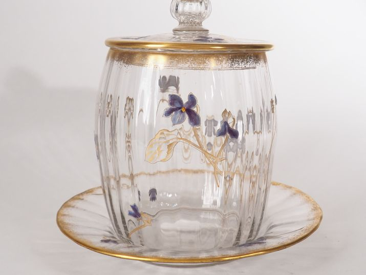 Seau à biscuit Napoléon III en cristal émaillé et doré, à décor de vio