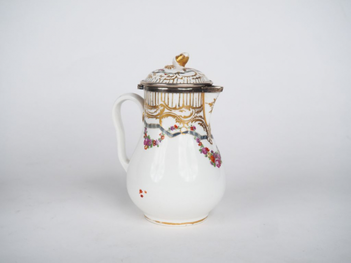 Verseuse égoïste fin XVIIIème début XIXème en porcelaine de Meissen, à