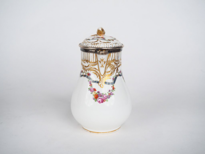 Verseuse égoïste fin XVIIIème début XIXème en porcelaine de Meissen, à