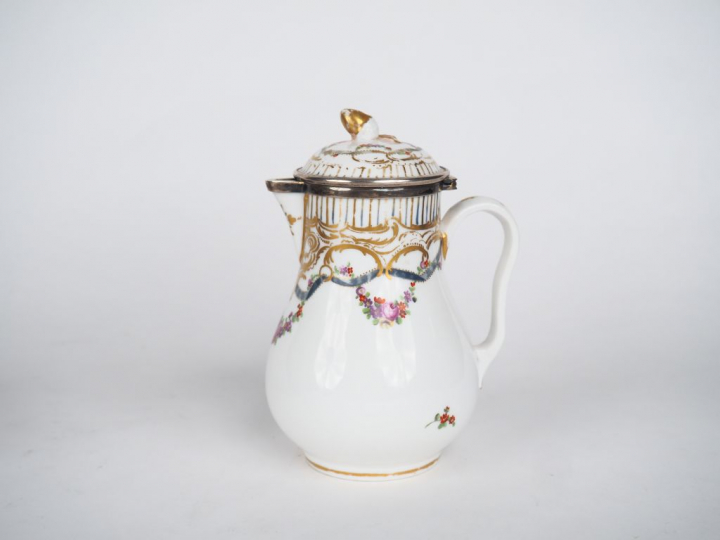 Verseuse égoïste fin XVIIIème début XIXème en porcelaine de Meissen, à