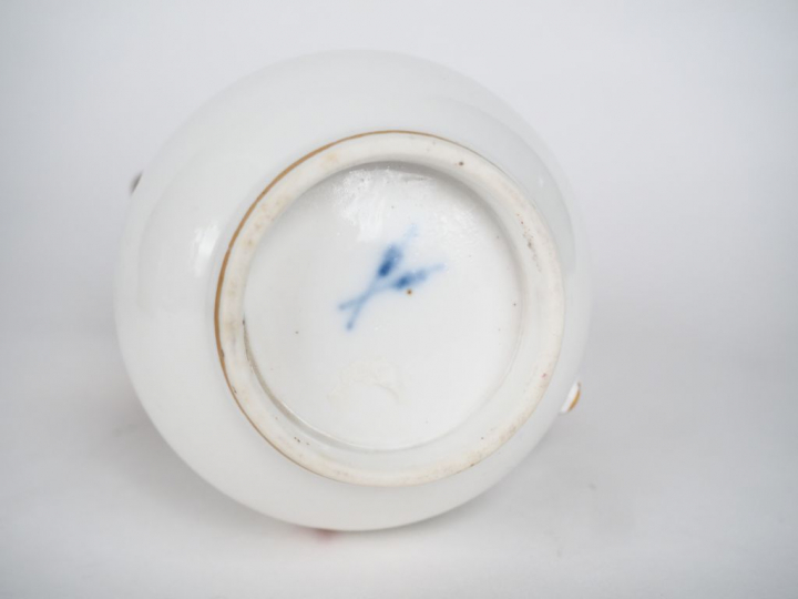 Verseuse égoïste fin XVIIIème début XIXème en porcelaine de Meissen, à