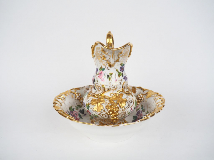 Grande verseuse et son bassin Napoléon III en porcelaine de Paris, Nap