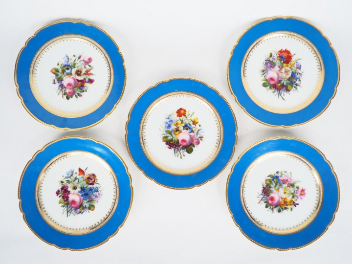 	5 assiettes à gâteau Napoléon III en porcelaine de Paris, à décor de 